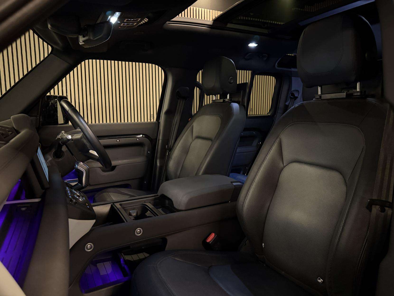 A 2023 LAND ROVER DEFENDER 110 3.0 D250 MHEV X-Dynamic SE SUV 5dr Diesel Auto 4WD Euro 6 (s/s) (250 ps) A 2023 LAND ROVER DEFENDER 110 3.0 D250 MHEV X-Dynamic SE SUV 5dr Diesel Auto 4WD Euro 6 (s/s) (250 ps)