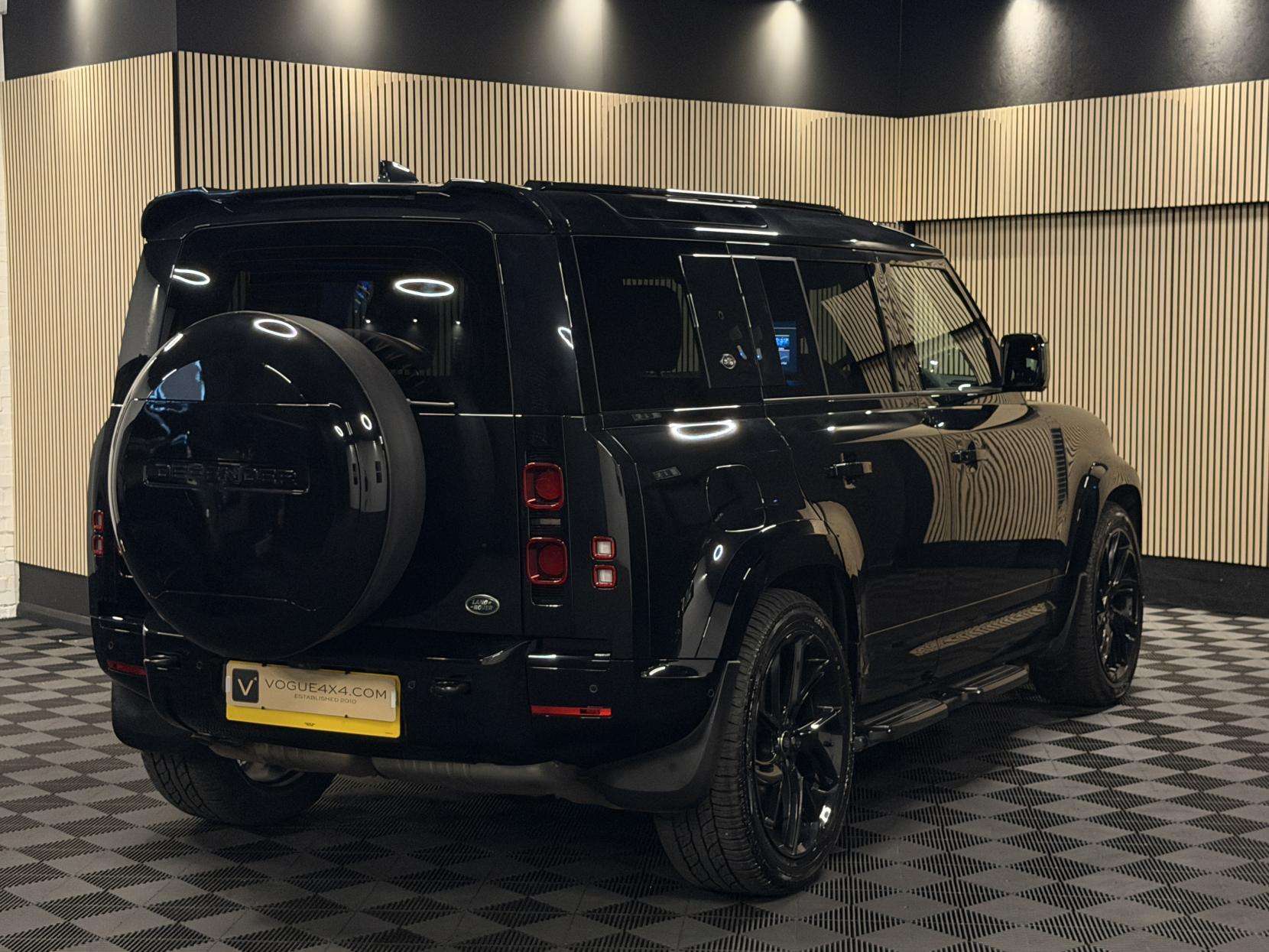 A 2023 LAND ROVER DEFENDER 110 3.0 D250 MHEV X-Dynamic SE SUV 5dr Diesel Auto 4WD Euro 6 (s/s) (250 ps) A 2023 LAND ROVER DEFENDER 110 3.0 D250 MHEV X-Dynamic SE SUV 5dr Diesel Auto 4WD Euro 6 (s/s) (250 ps)
