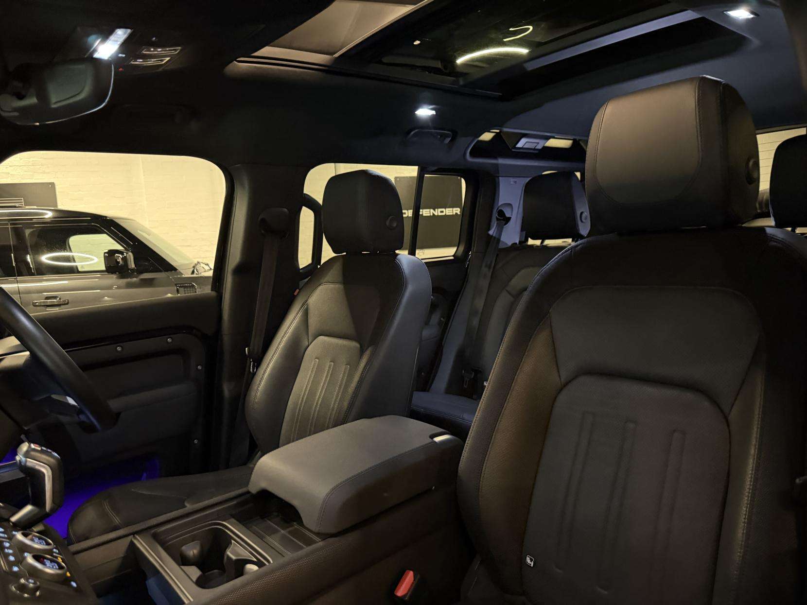 A 2021 LAND ROVER DEFENDER 110 3.0 D250 MHEV X-Dynamic SE SUV 5dr Diesel Auto 4WD Euro 6 (s/s) (250 ps) A 2021 LAND ROVER DEFENDER 110 3.0 D250 MHEV X-Dynamic SE SUV 5dr Diesel Auto 4WD Euro 6 (s/s) (250 ps)