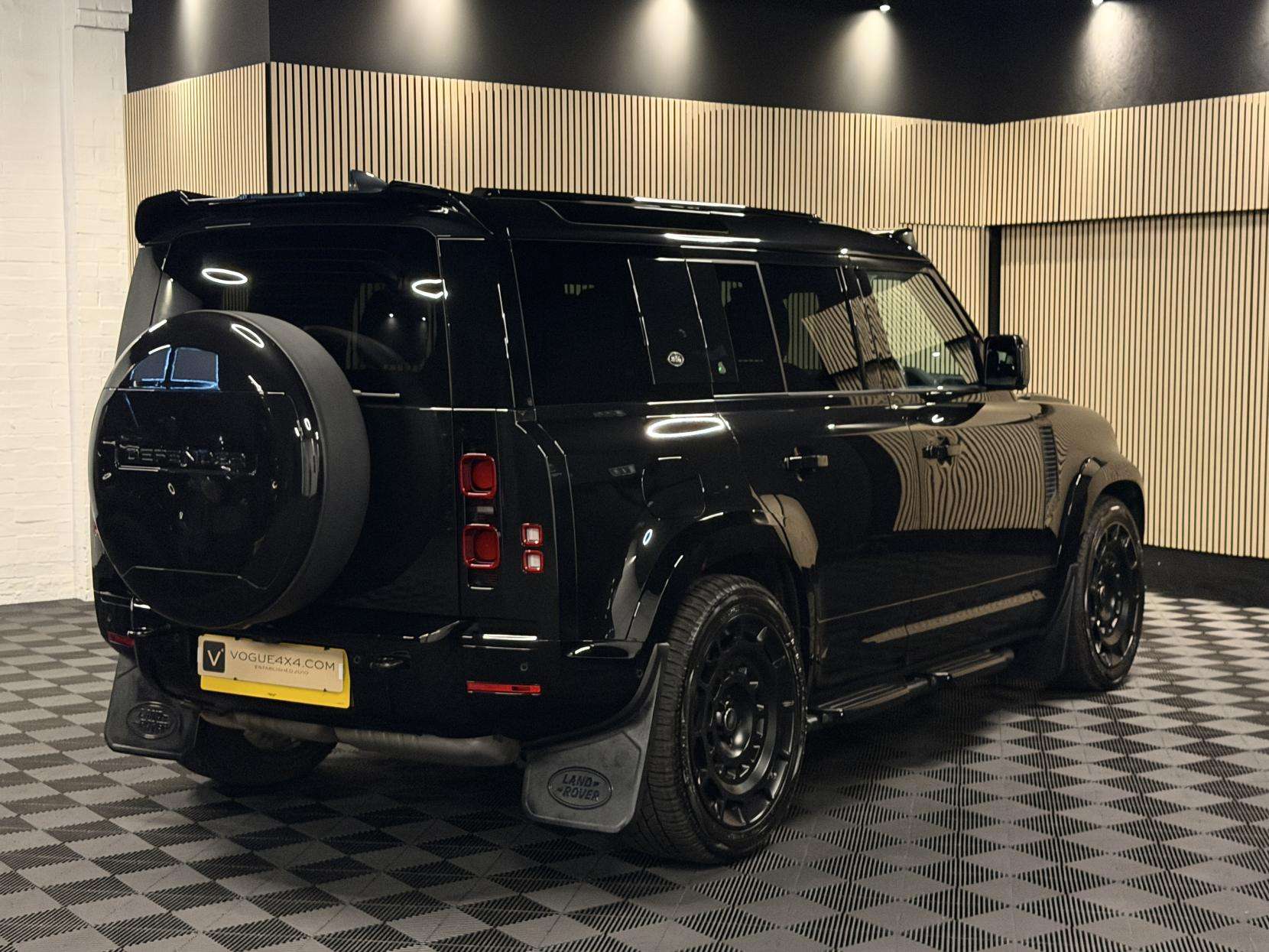 A 2021 LAND ROVER DEFENDER 110 3.0 D250 MHEV X-Dynamic SE SUV 5dr Diesel Auto 4WD Euro 6 (s/s) (250 ps) A 2021 LAND ROVER DEFENDER 110 3.0 D250 MHEV X-Dynamic SE SUV 5dr Diesel Auto 4WD Euro 6 (s/s) (250 ps)