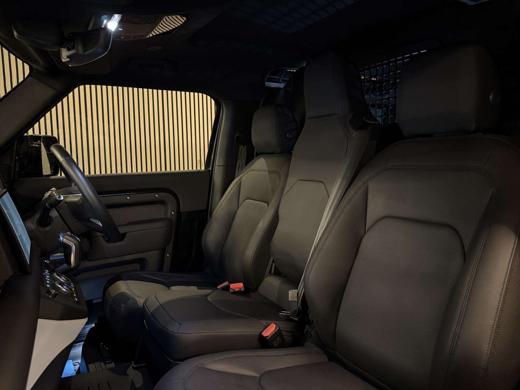 2024 LAND ROVER DEFENDER 90 2024 LAND ROVER DEFENDER 90