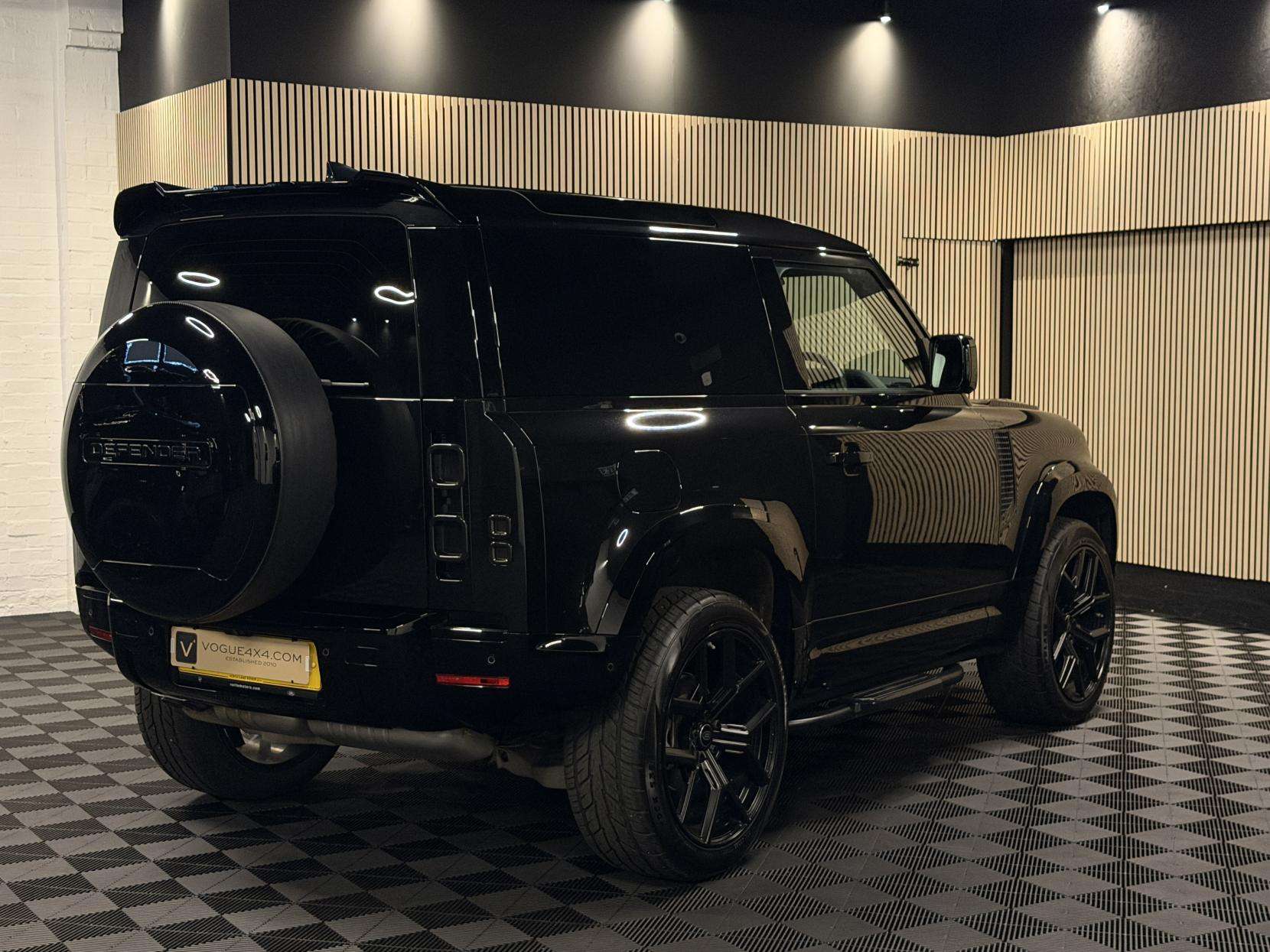 A 2024 LAND ROVER DEFENDER 90 3.0 D250 MHEV S Hard Top SUV 3dr Diesel Auto 4WD SWB Euro 6 (s/s) (250 ps) A 2024 LAND ROVER DEFENDER 90 3.0 D250 MHEV S Hard Top SUV 3dr Diesel Auto 4WD SWB Euro 6 (s/s) (250 ps)