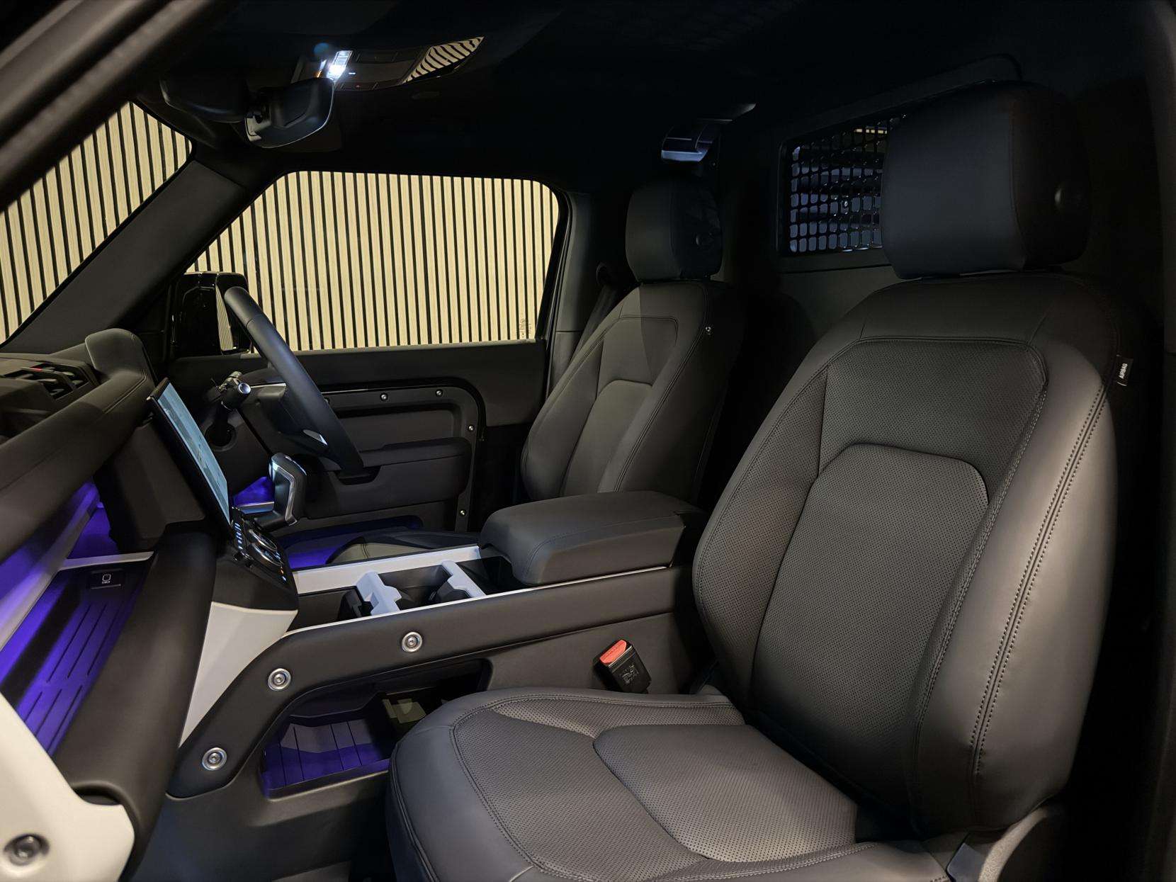 A 2026 LAND ROVER DEFENDER 90 3.0 D250 MHEV X-Dynamic SE Hard Top SUV 3dr Diesel Auto 4WD SWB Euro 6 (s/s) (249 ps) A 2026 LAND ROVER DEFENDER 90 3.0 D250 MHEV X-Dynamic SE Hard Top SUV 3dr Diesel Auto 4WD SWB Euro 6 (s/s) (249 ps)