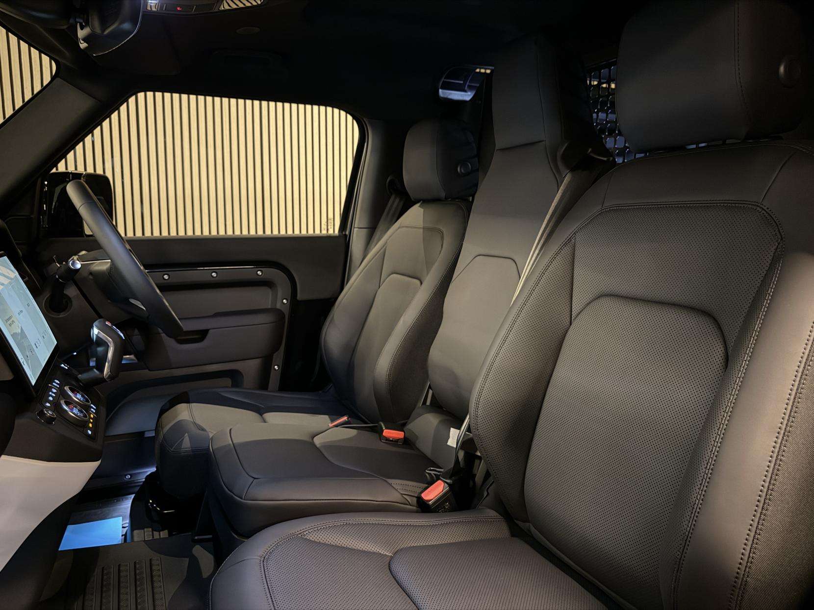 2025 LAND ROVER DEFENDER 90 2025 LAND ROVER DEFENDER 90