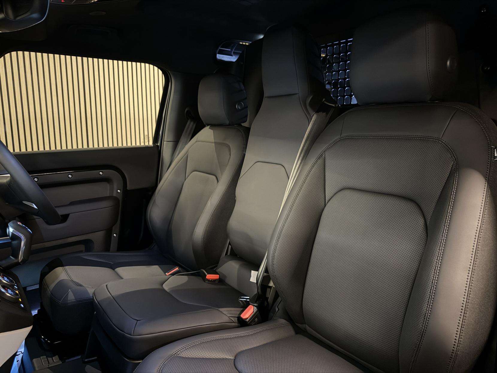 2025 LAND ROVER DEFENDER 90 2025 LAND ROVER DEFENDER 90