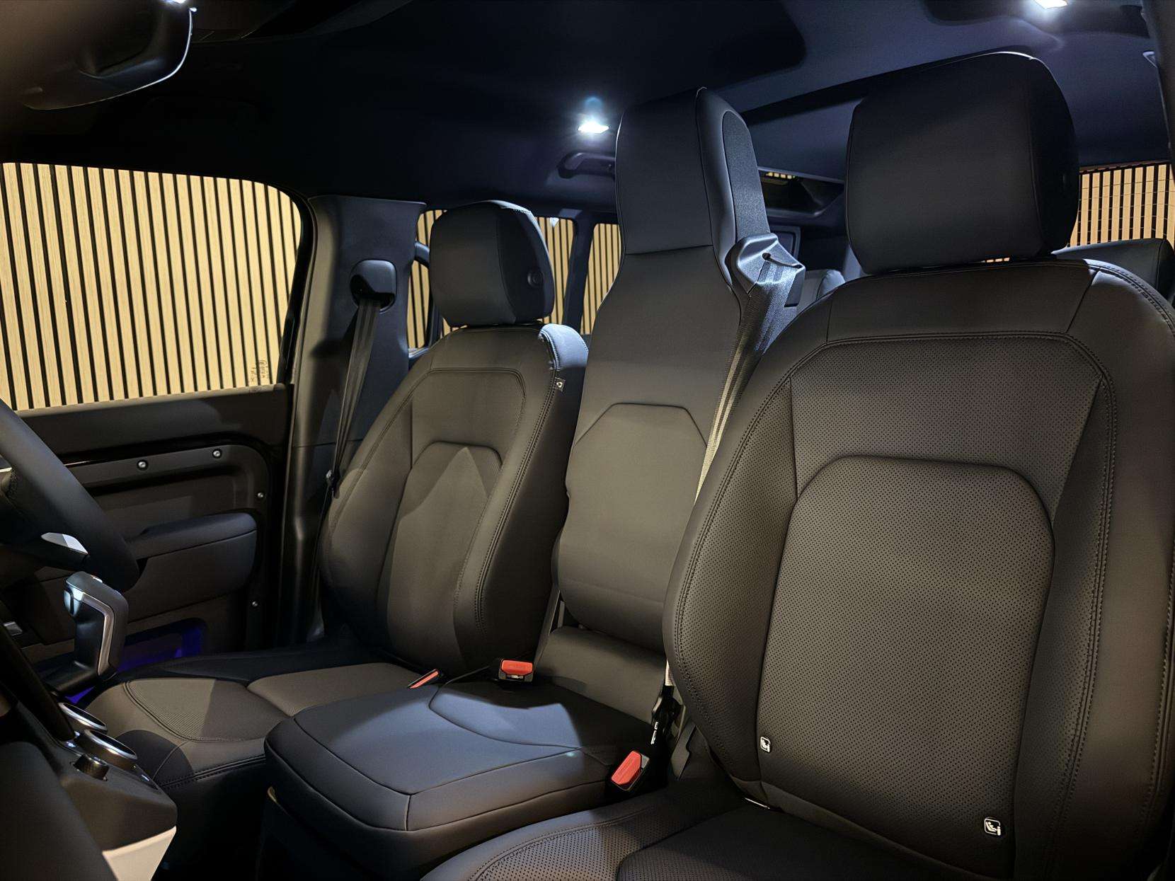 2025 LAND ROVER DEFENDER 110 2025 LAND ROVER DEFENDER 110