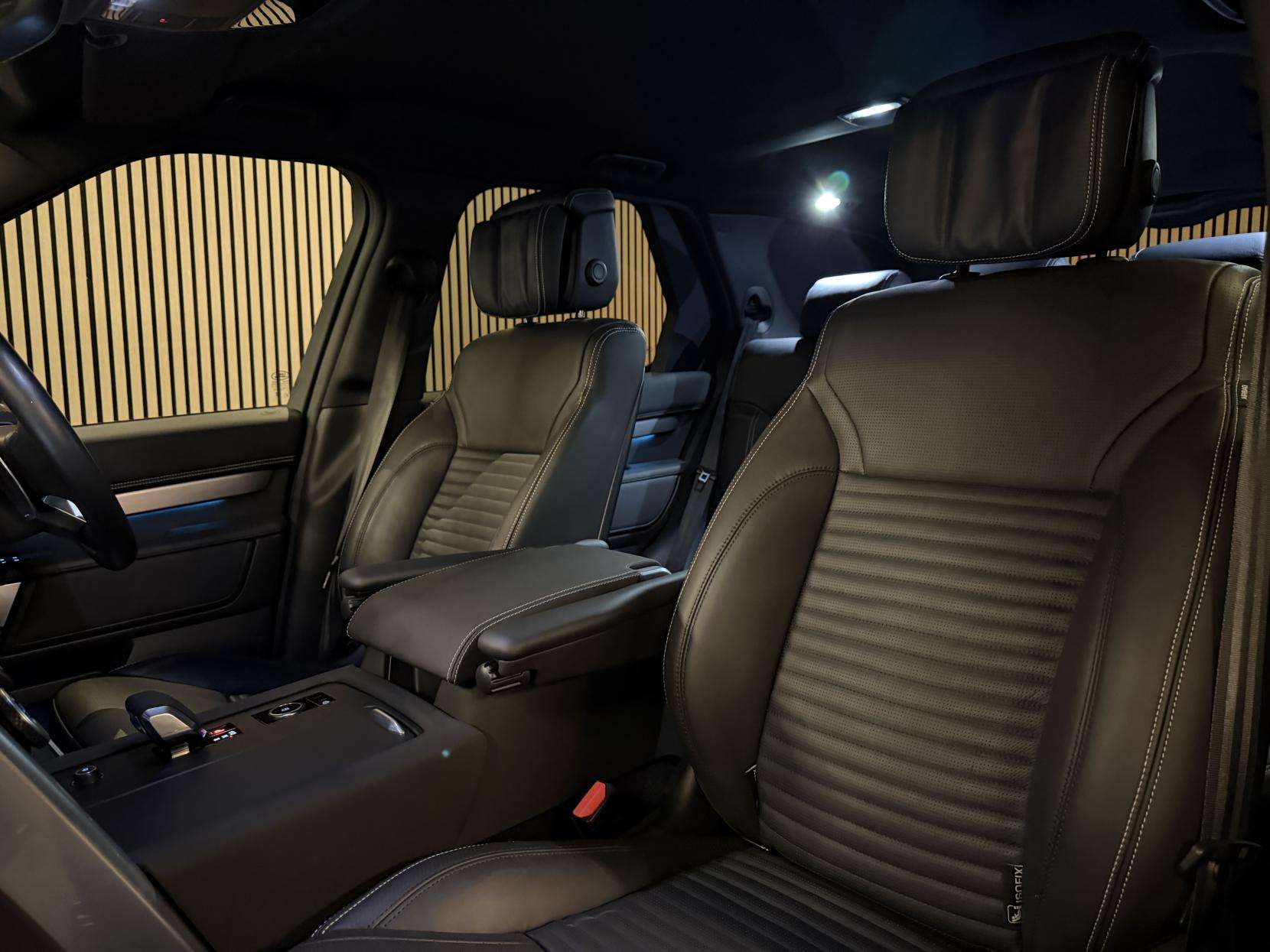 A 2024 LAND ROVER DISCOVERY 3.0 D350 MHEV Dynamic HSE SUV 5dr Diesel Auto 4WD Euro 6 (s/s) (350 ps) A 2024 LAND ROVER DISCOVERY 3.0 D350 MHEV Dynamic HSE SUV 5dr Diesel Auto 4WD Euro 6 (s/s) (350 ps)