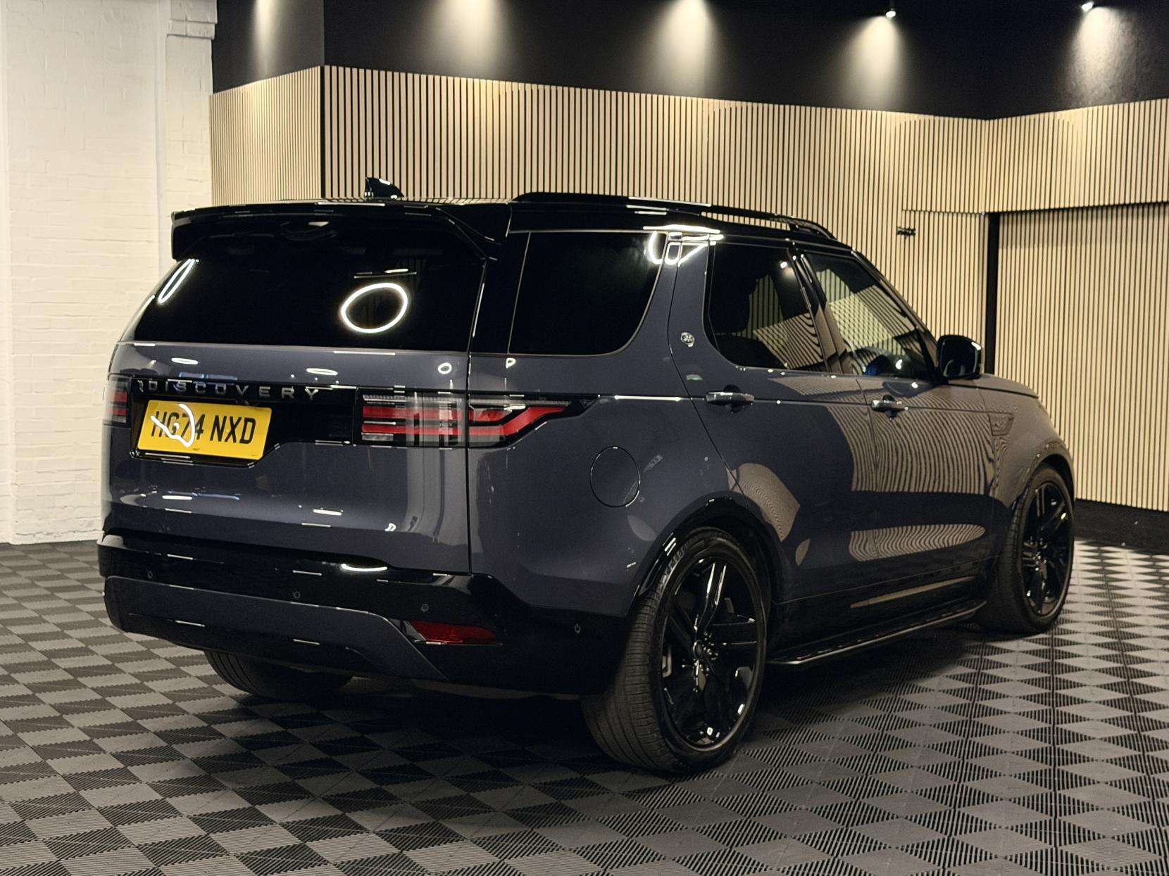 A 2024 LAND ROVER DISCOVERY 3.0 D350 MHEV Dynamic HSE SUV 5dr Diesel Auto 4WD Euro 6 (s/s) (350 ps) A 2024 LAND ROVER DISCOVERY 3.0 D350 MHEV Dynamic HSE SUV 5dr Diesel Auto 4WD Euro 6 (s/s) (350 ps)