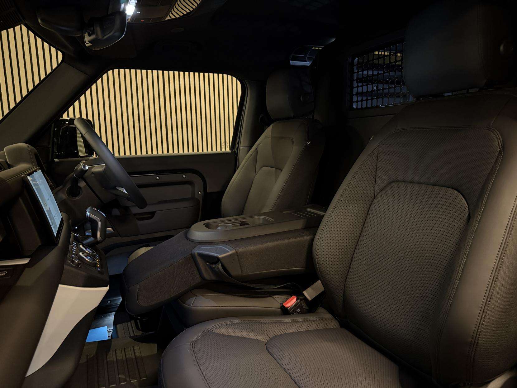 2025 LAND ROVER DEFENDER 90 2025 LAND ROVER DEFENDER 90