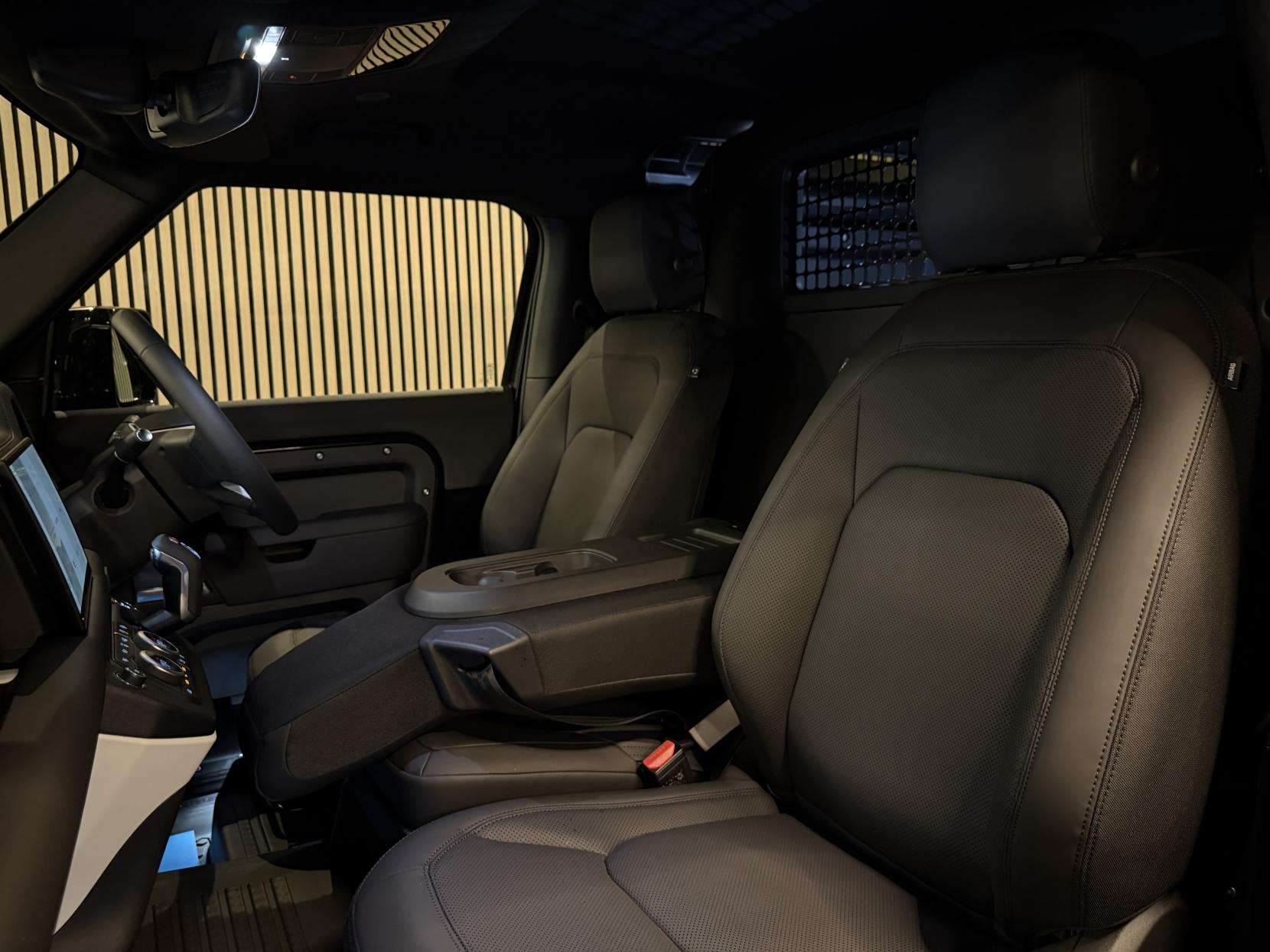 2025 LAND ROVER DEFENDER 90 2025 LAND ROVER DEFENDER 90