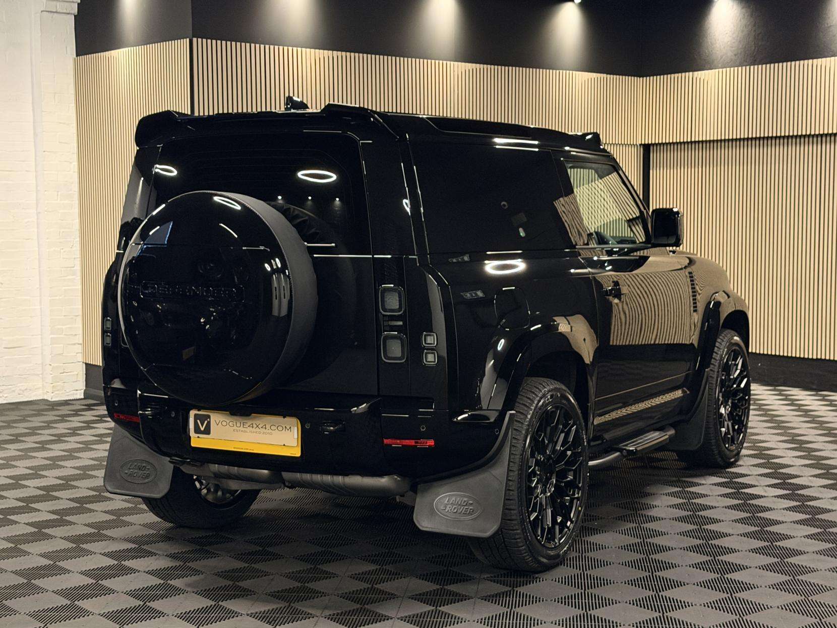 A 2026 LAND ROVER DEFENDER 90 3.0 D250 MHEV X-Dynamic SE Hard Top SUV 3dr Diesel Auto 4WD SWB Euro 6 (s/s) (249 ps) A 2026 LAND ROVER DEFENDER 90 3.0 D250 MHEV X-Dynamic SE Hard Top SUV 3dr Diesel Auto 4WD SWB Euro 6 (s/s) (249 ps)