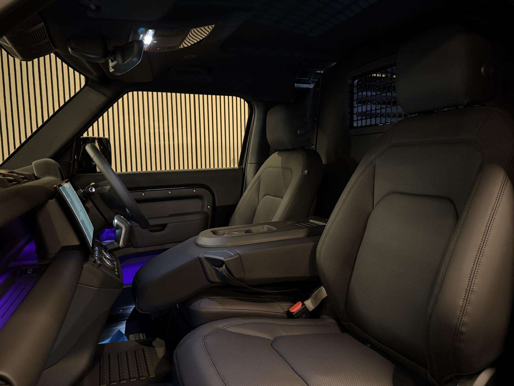 A 2026 LAND ROVER DEFENDER 90 3.0 D250 MHEV X-Dynamic SE Hard Top SUV 3dr Diesel Auto 4WD SWB Euro 6 (s/s) (249 ps) A 2026 LAND ROVER DEFENDER 90 3.0 D250 MHEV X-Dynamic SE Hard Top SUV 3dr Diesel Auto 4WD SWB Euro 6 (s/s) (249 ps)