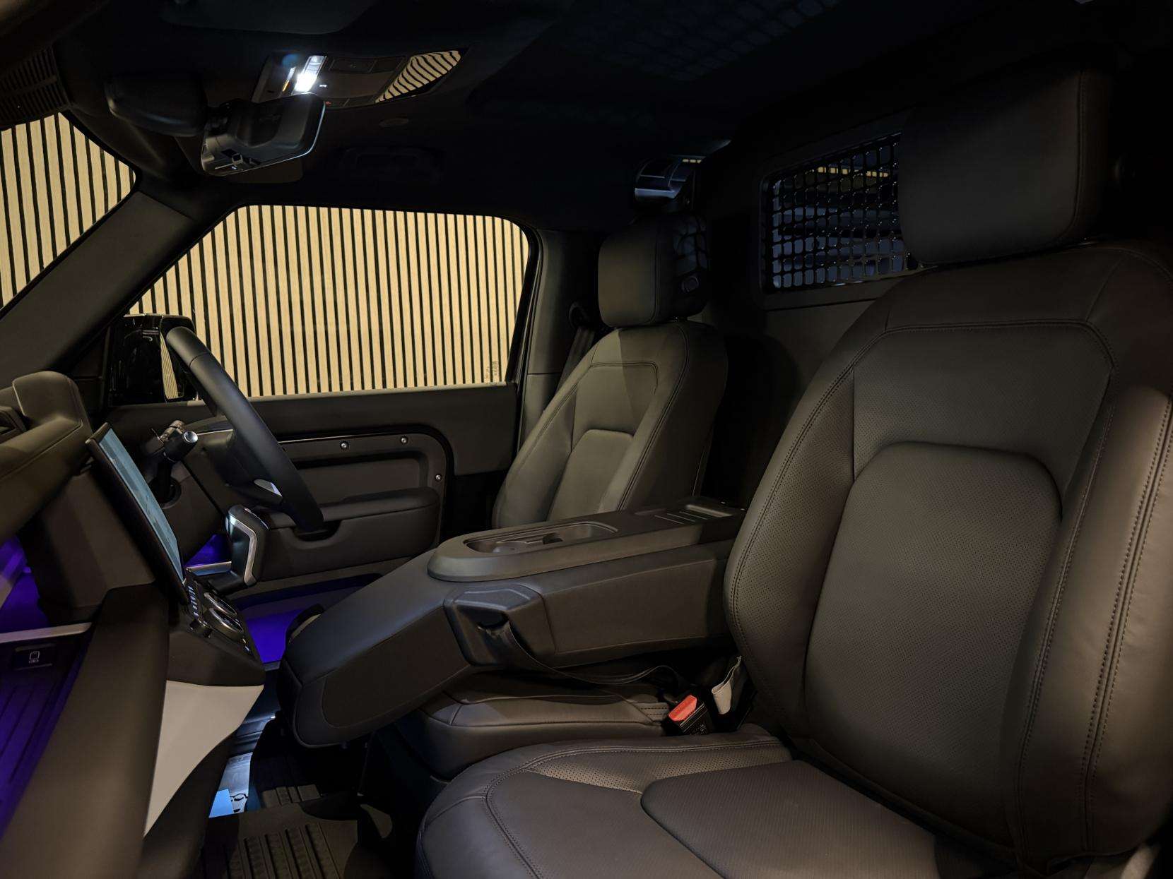 A 2026 LAND ROVER DEFENDER 90 3.0 D250 MHEV X-Dynamic HSE Hard Top SUV 3dr Diesel Auto 4WD SWB Euro 6 (s/s) (249 ps) A 2026 LAND ROVER DEFENDER 90 3.0 D250 MHEV X-Dynamic HSE Hard Top SUV 3dr Diesel Auto 4WD SWB Euro 6 (s/s) (249 ps)