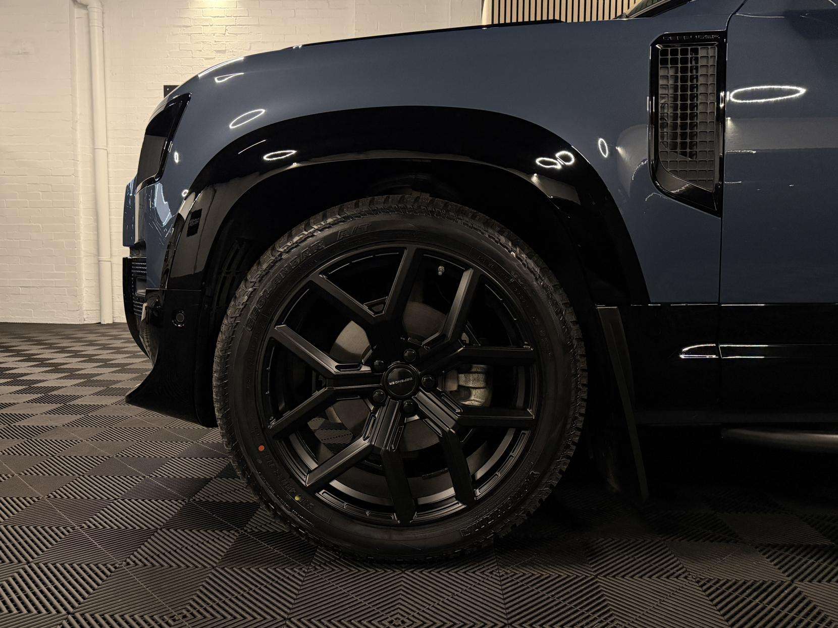 2024 LAND ROVER DEFENDER 110 2024 LAND ROVER DEFENDER 110