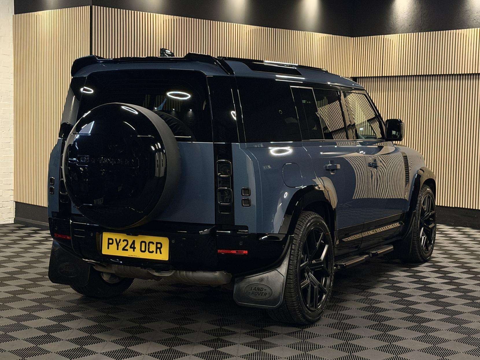 2024 LAND ROVER DEFENDER 110 2024 LAND ROVER DEFENDER 110