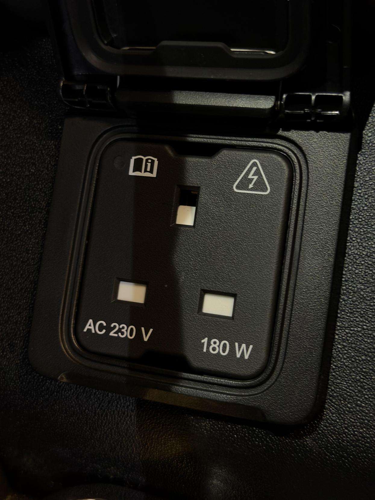 2026 LAND ROVER DEFENDER 110 2026 LAND ROVER DEFENDER 110