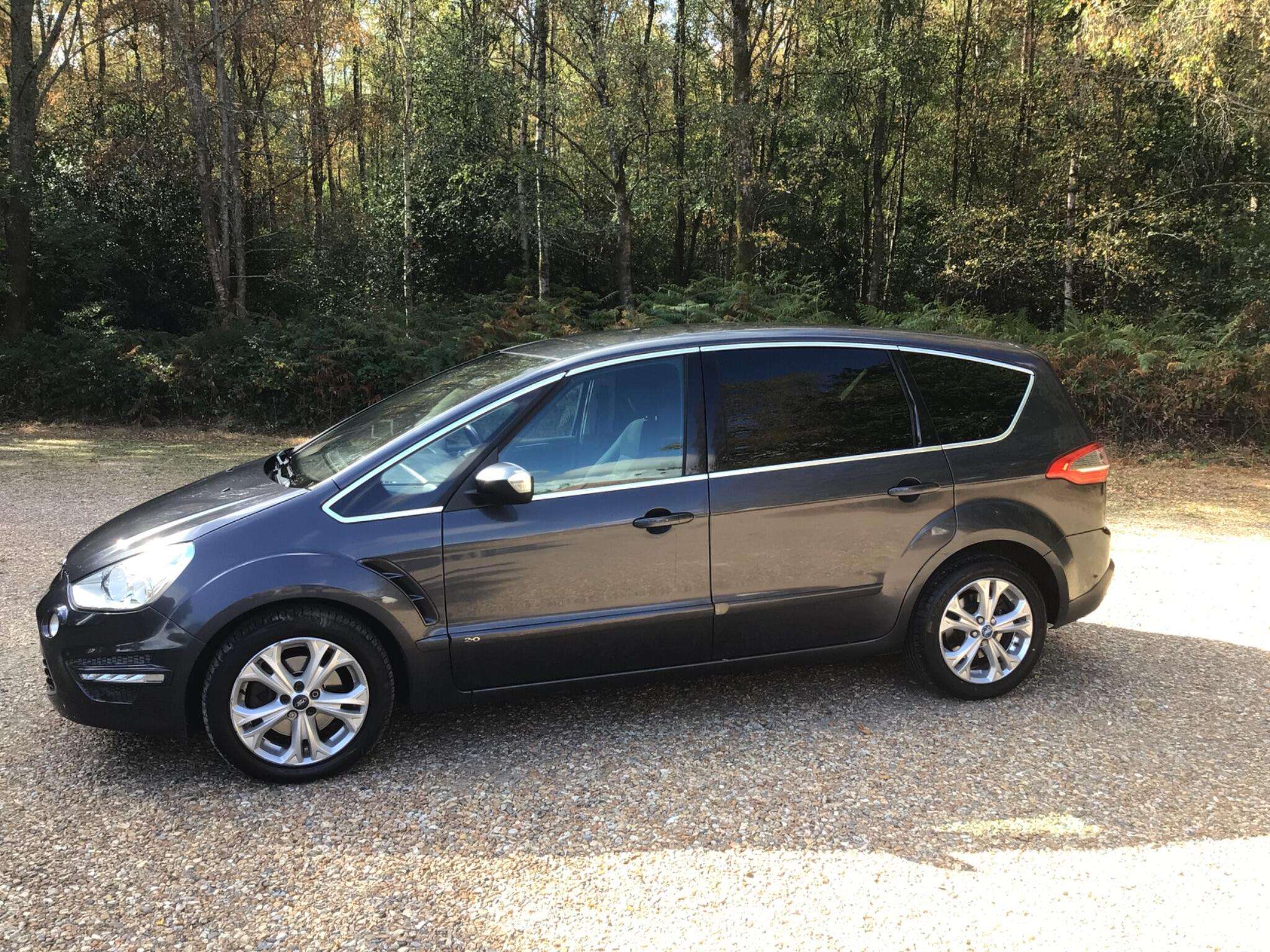 A 2010 FORD S-MAX 2.0 TDCi Titanium Euro 4 5dr A 2010 FORD S-MAX 2.0 TDCi Titanium Euro 4 5dr