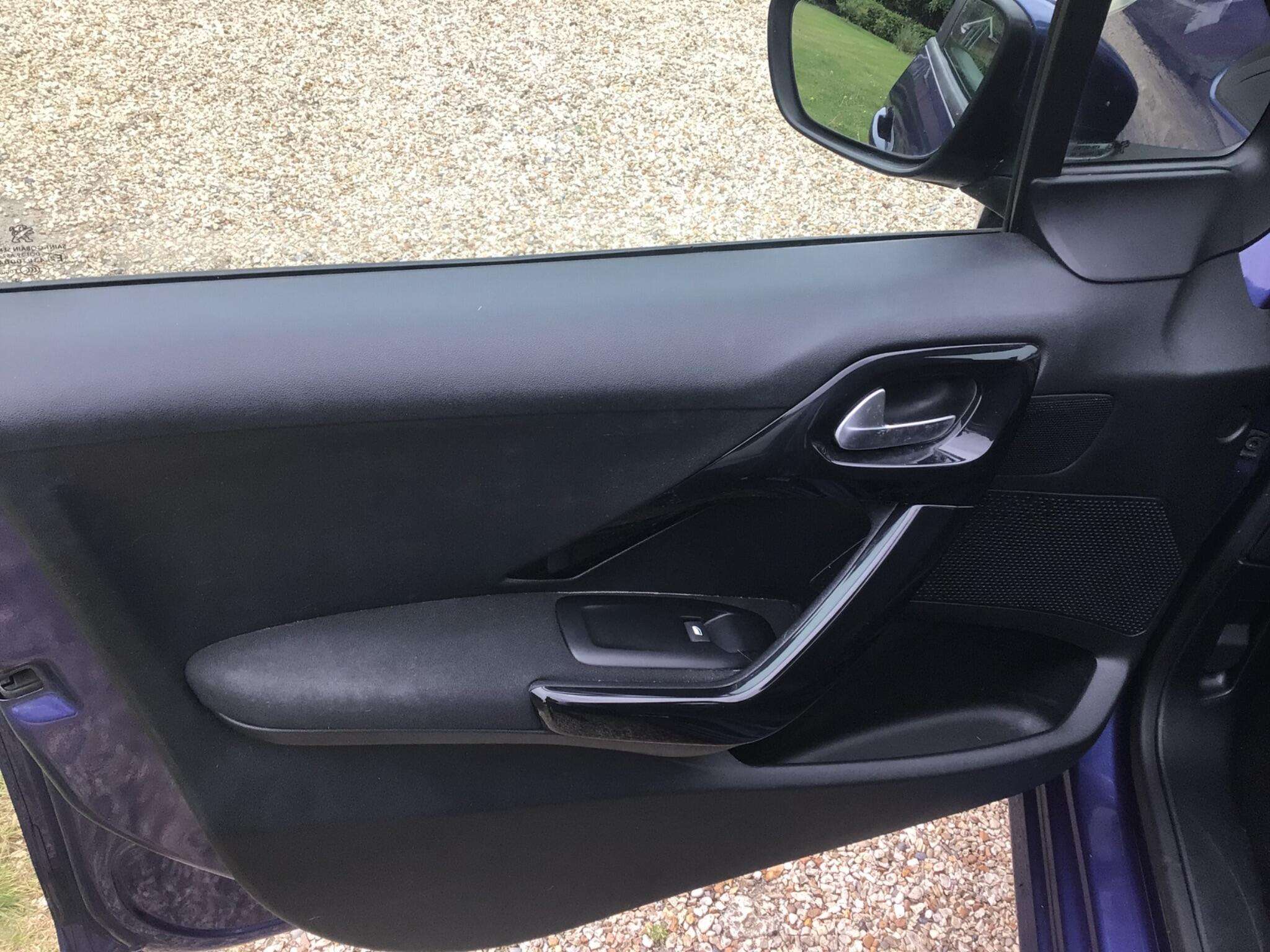 2014 PEUGEOT 208 2014 PEUGEOT 208