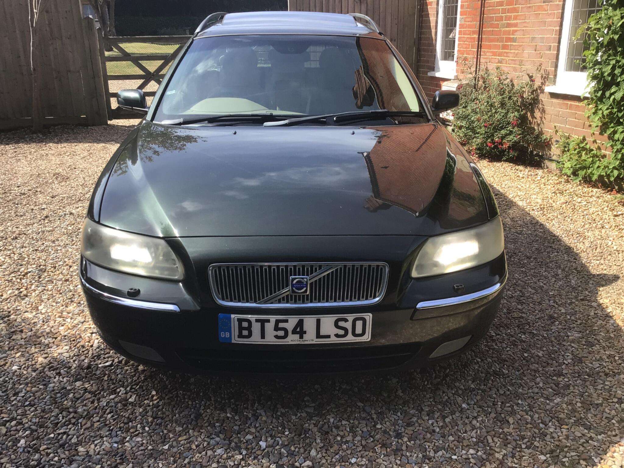 A 2005 VOLVO V70 2.4D SE 5dr A 2005 VOLVO V70 2.4D SE 5dr