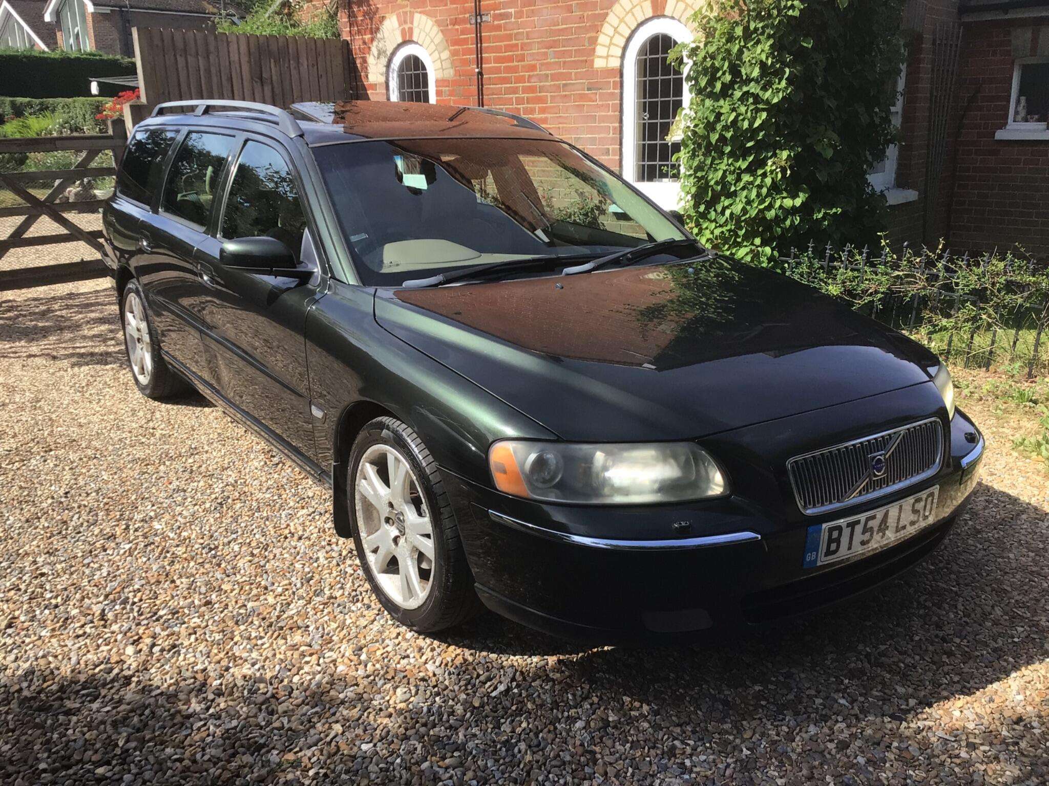 A 2005 VOLVO V70 2.4D SE 5dr A 2005 VOLVO V70 2.4D SE 5dr