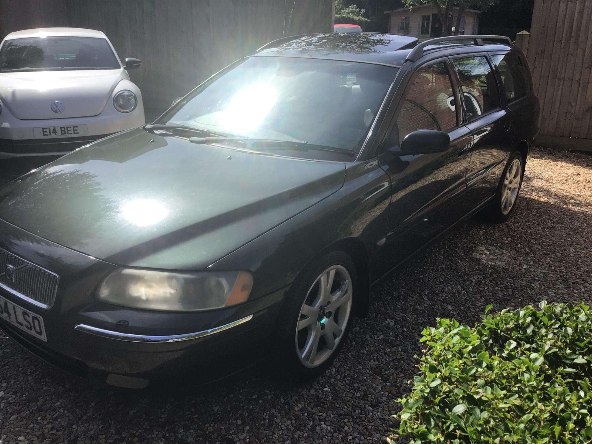 A 2005 VOLVO V70 2.4D SE 5dr A 2005 VOLVO V70 2.4D SE 5dr