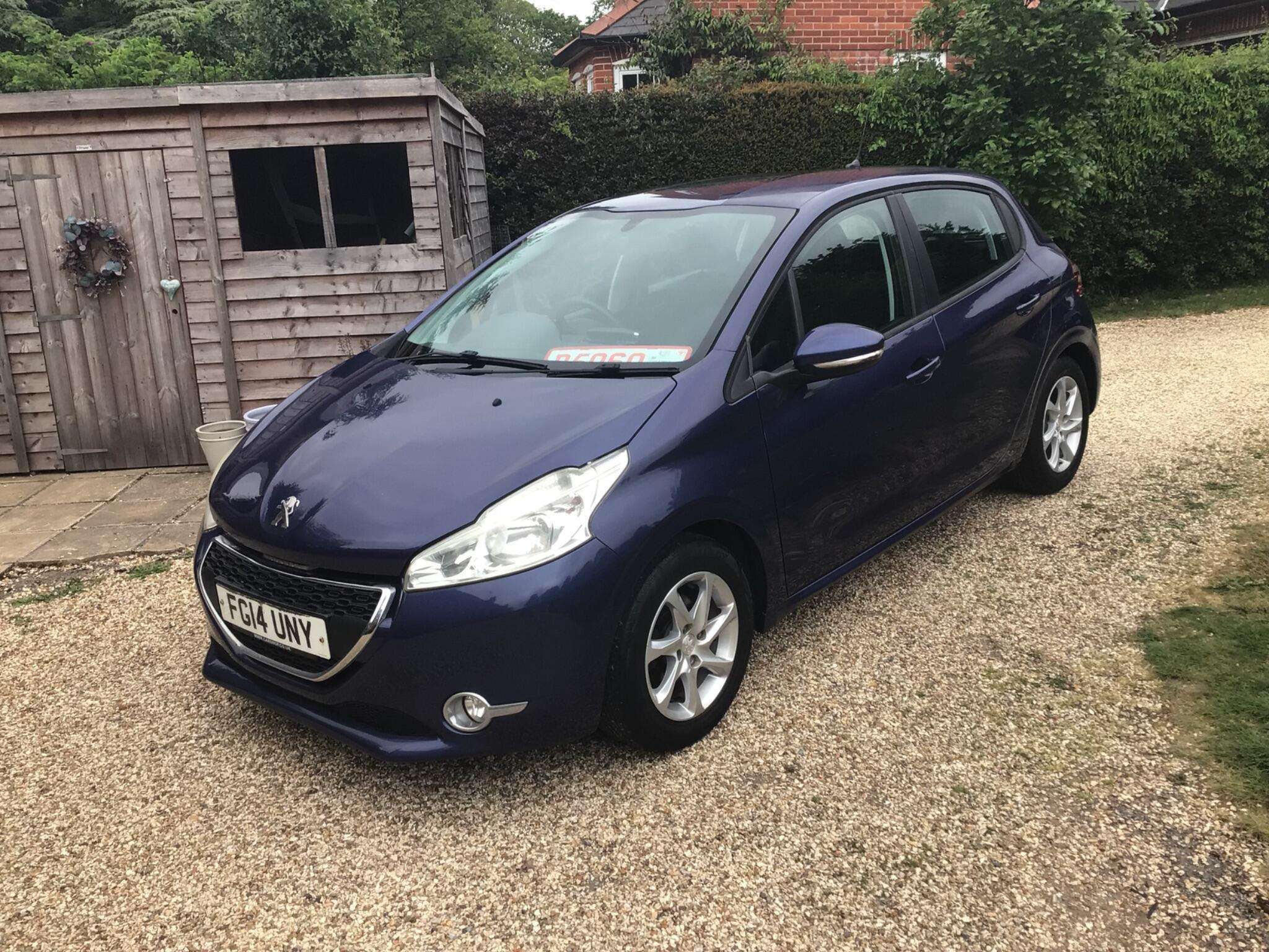 A 2014 PEUGEOT 208 1.4 HDi Active Euro 5 5dr A 2014 PEUGEOT 208 1.4 HDi Active Euro 5 5dr