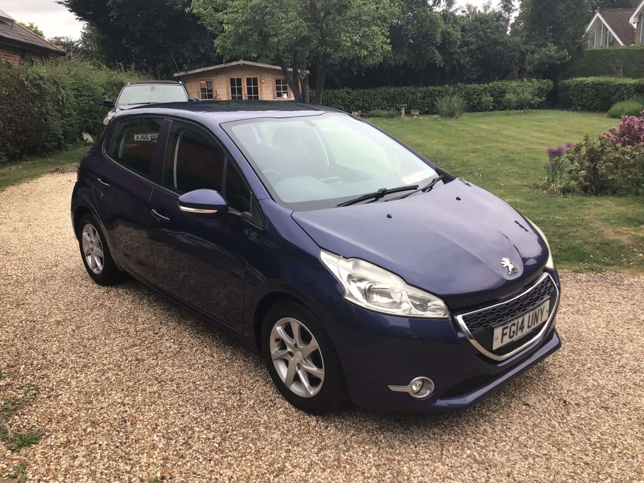 A 2014 PEUGEOT 208 1.4 HDi Active Euro 5 5dr A 2014 PEUGEOT 208 1.4 HDi Active Euro 5 5dr