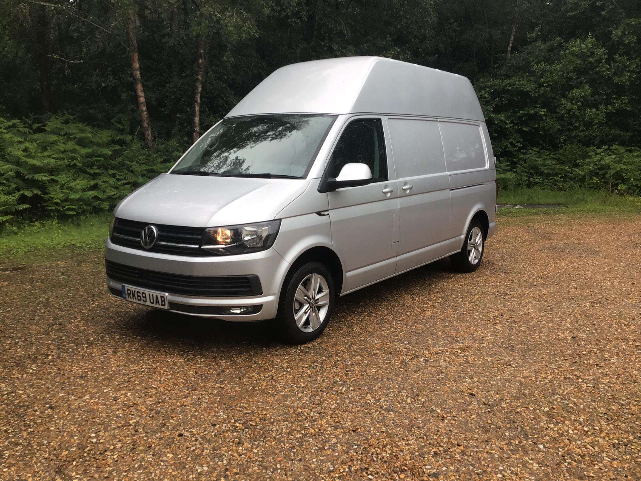 A 2019 VOLKSWAGEN TRANSPORTER 2.0 TDI T32 Highline DSG FWD LWB Euro 6 (s/s) 5dr A 2019 VOLKSWAGEN TRANSPORTER 2.0 TDI T32 Highline DSG FWD LWB Euro 6 (s/s) 5dr