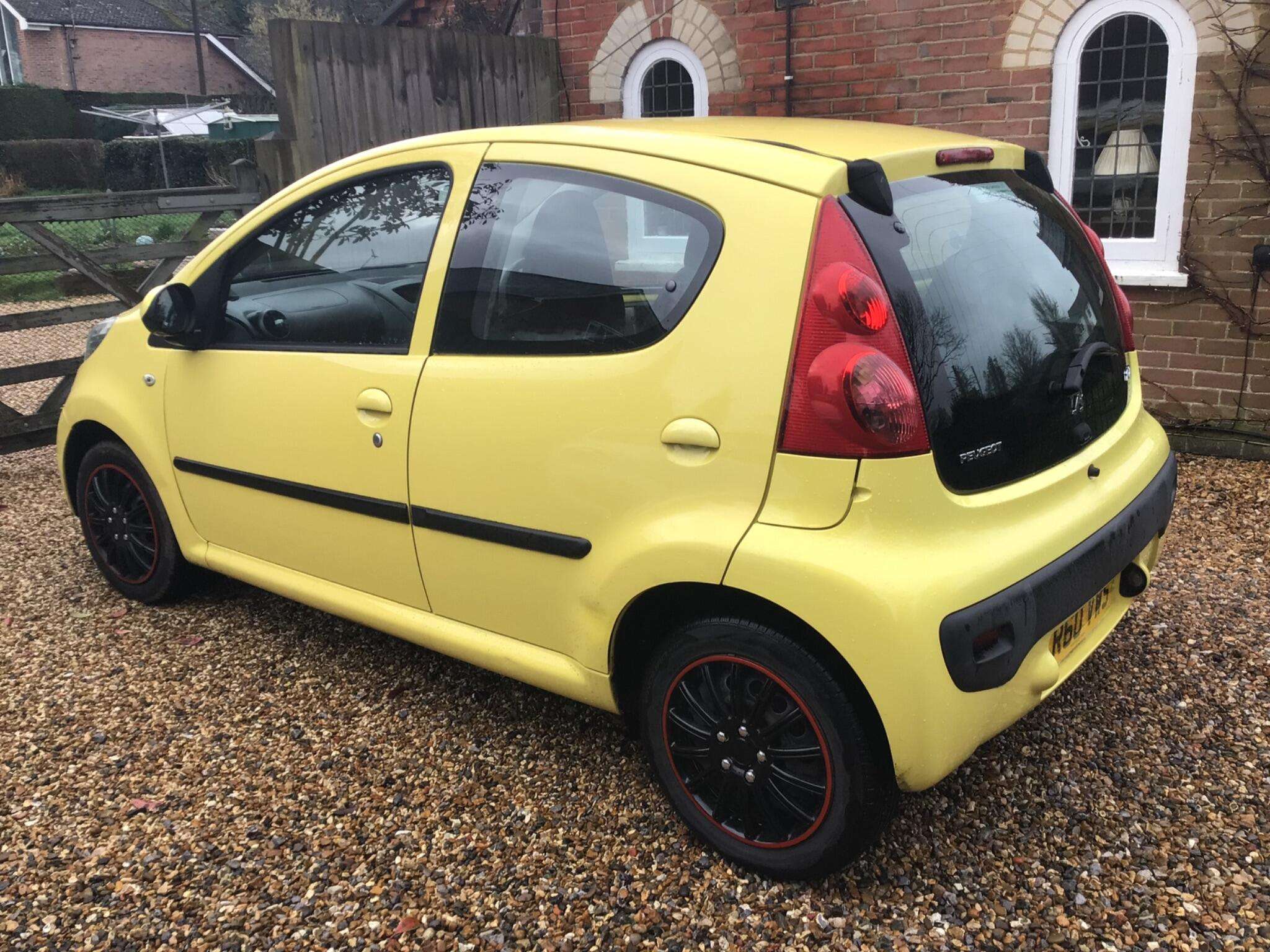 A 2010 PEUGEOT 107 1.0 12V Urban Euro 4 5dr A 2010 PEUGEOT 107 1.0 12V Urban Euro 4 5dr