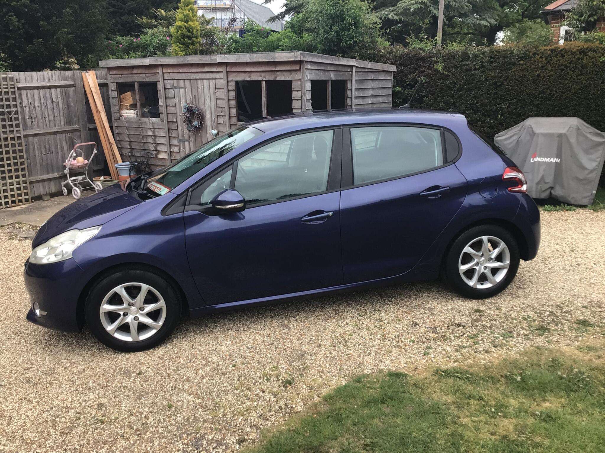 A 2014 PEUGEOT 208 1.4 HDi Active Euro 5 5dr A 2014 PEUGEOT 208 1.4 HDi Active Euro 5 5dr