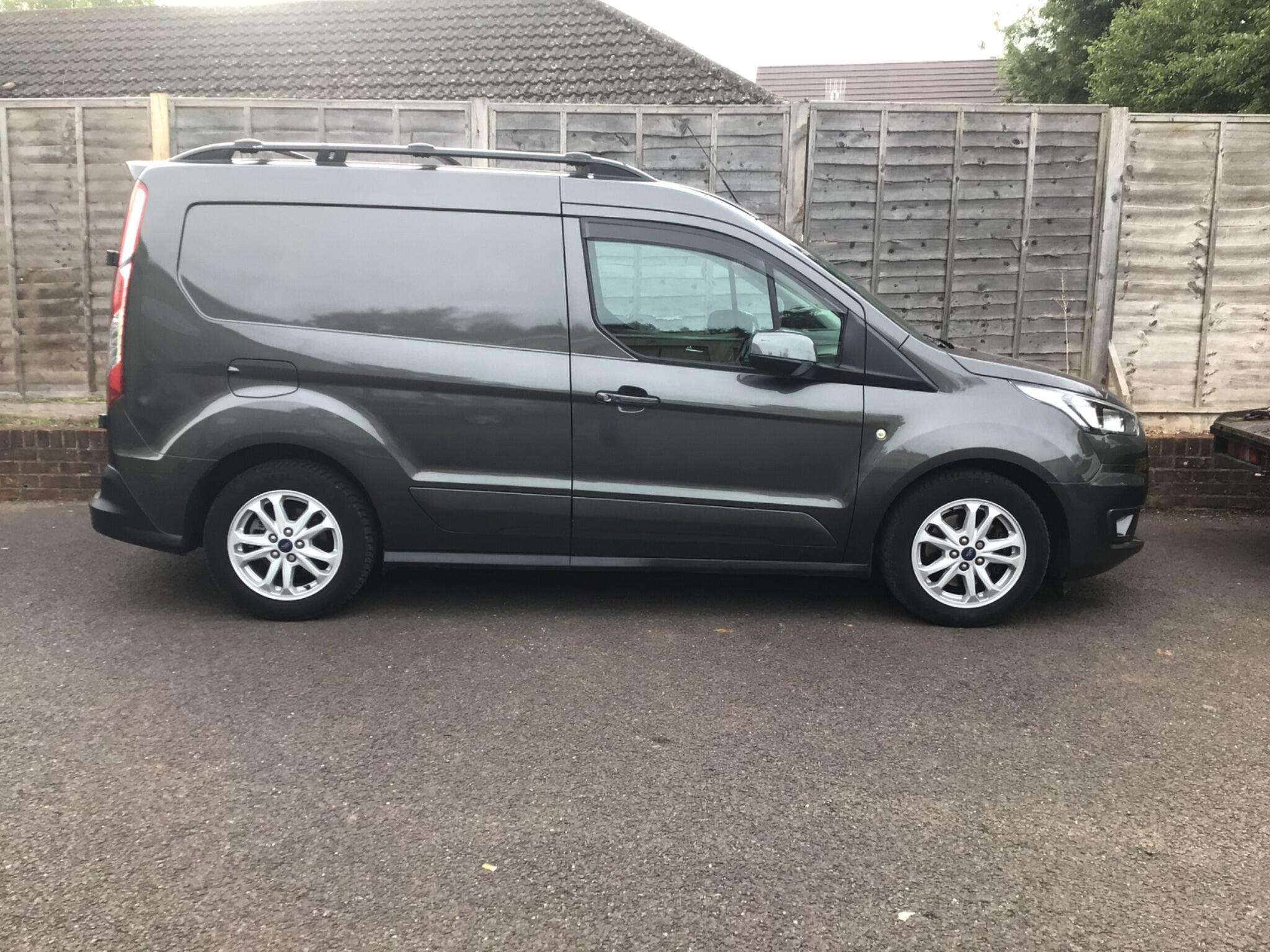 A 2020 FORD TRANSIT CONNECT 1.5 200 EcoBlue Limited L1 Euro 6 (s/s) 5dr A 2020 FORD TRANSIT CONNECT 1.5 200 EcoBlue Limited L1 Euro 6 (s/s) 5dr