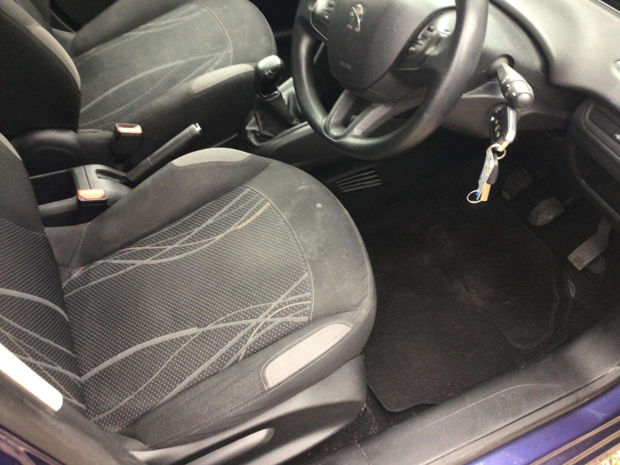 2014 PEUGEOT 208 2014 PEUGEOT 208