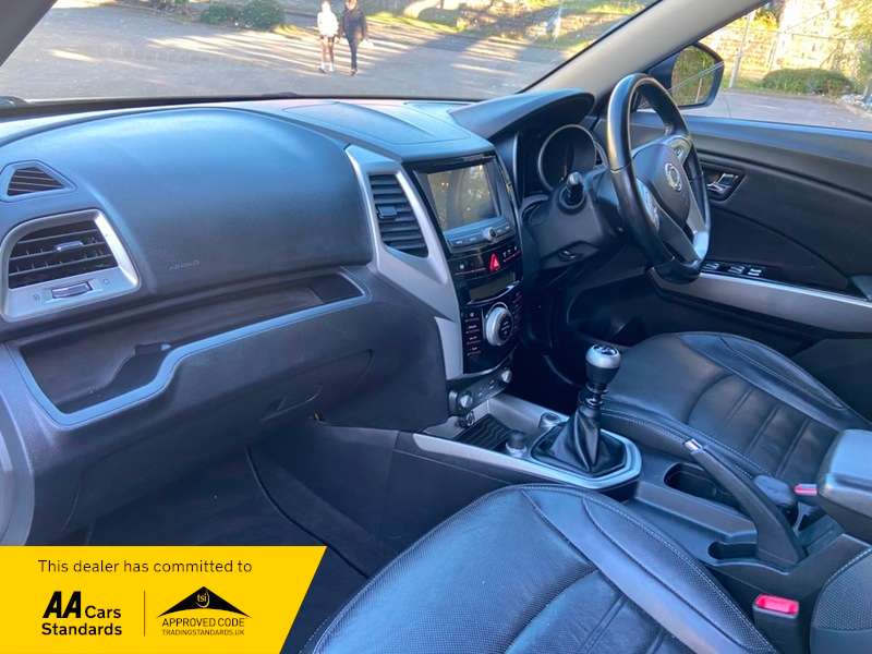 2015 SSANGYONG TIVOLI 2015 SSANGYONG TIVOLI