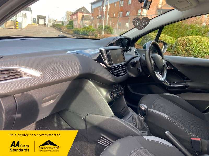 2015 PEUGEOT 208 2015 PEUGEOT 208