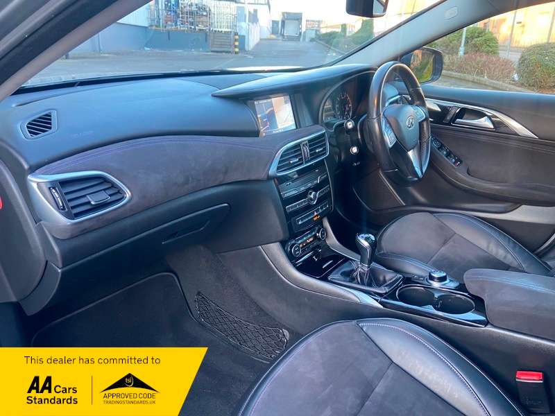 2017 INFINITI Q30 2017 INFINITI Q30