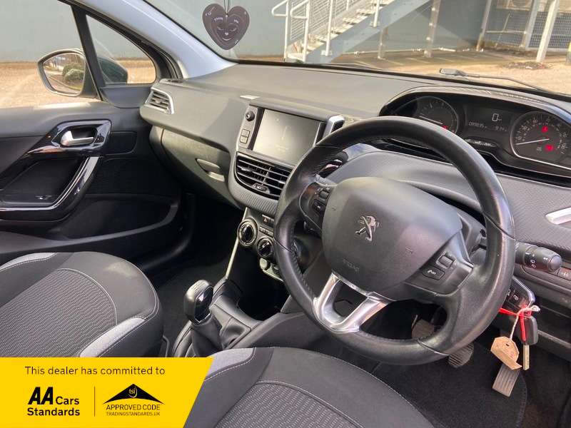 2015 PEUGEOT 208 2015 PEUGEOT 208