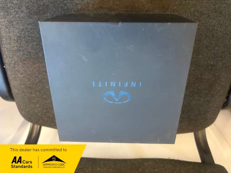 2017 INFINITI Q30 2017 INFINITI Q30