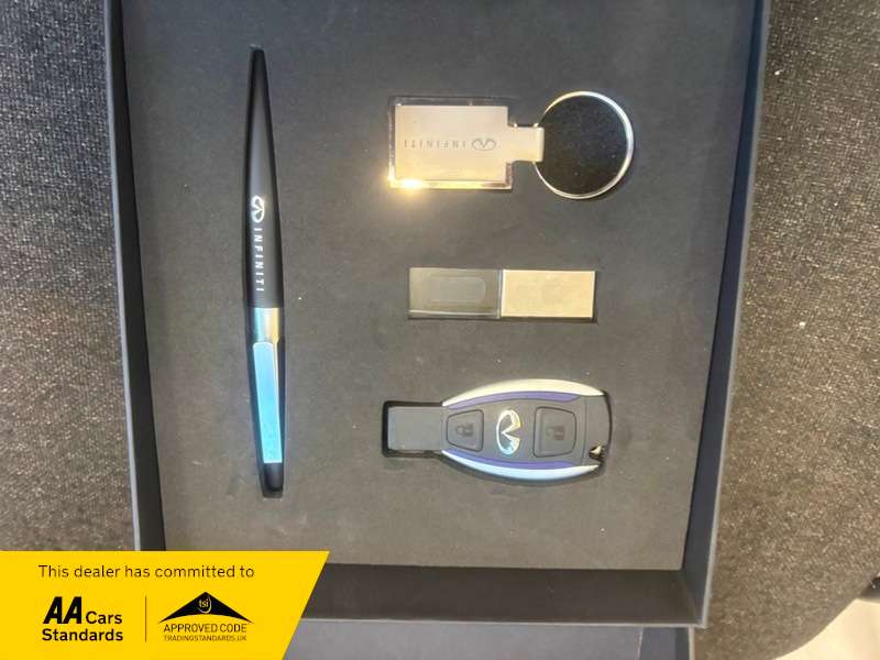 2017 INFINITI Q30 2017 INFINITI Q30