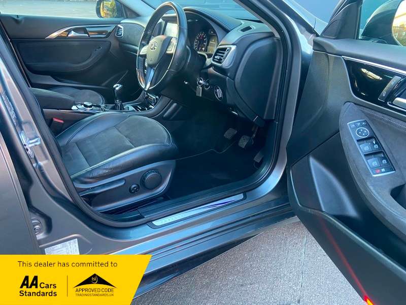 2017 INFINITI Q30 2017 INFINITI Q30