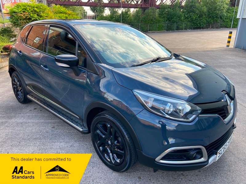 A 2015 RENAULT CAPTUR SIGNATURE NAV TCE A 2015 RENAULT CAPTUR SIGNATURE NAV TCE