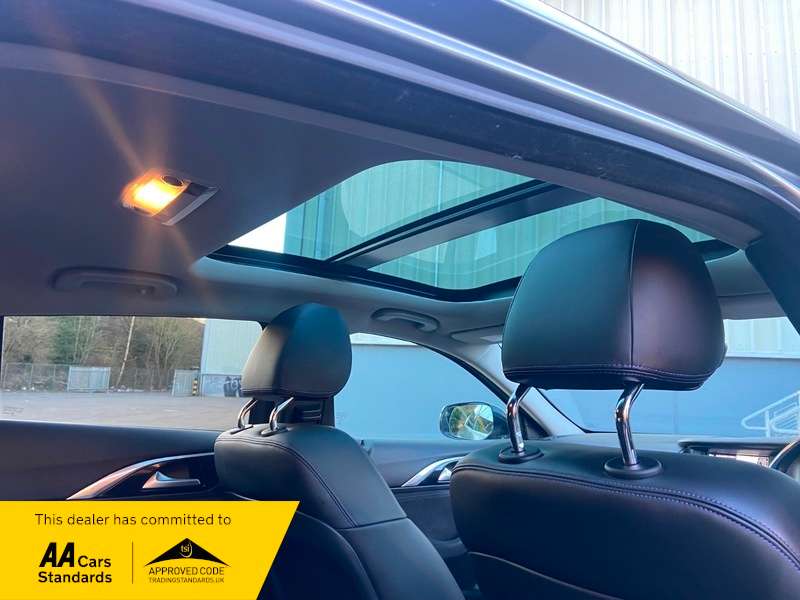 2017 INFINITI Q30 2017 INFINITI Q30