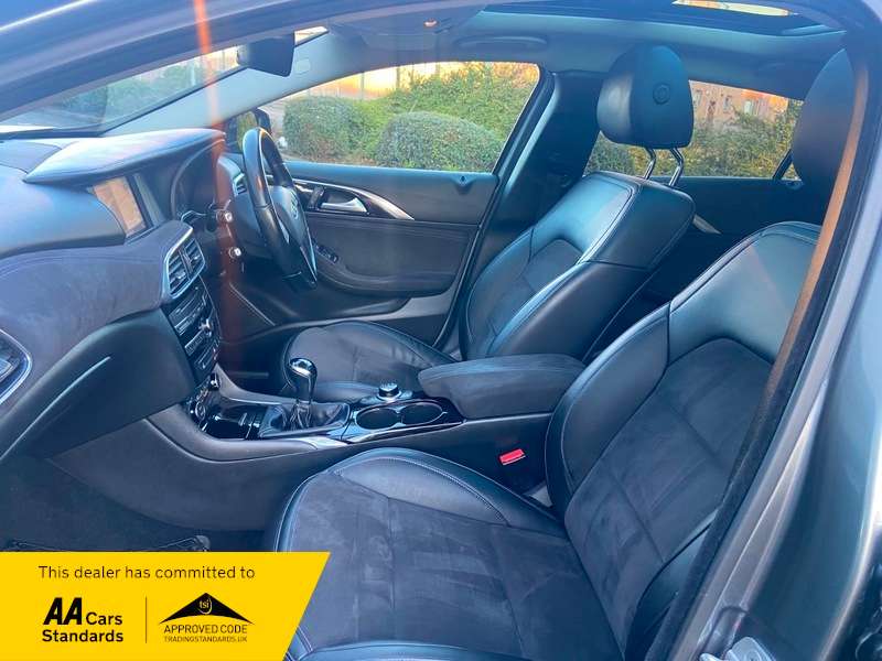 2017 INFINITI Q30 2017 INFINITI Q30