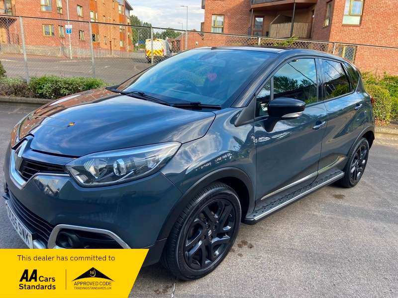A 2015 RENAULT CAPTUR SIGNATURE NAV TCE A 2015 RENAULT CAPTUR SIGNATURE NAV TCE