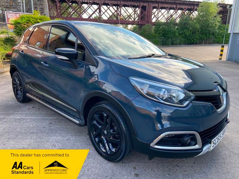 A 2015 RENAULT CAPTUR SIGNATURE NAV TCE A 2015 RENAULT CAPTUR SIGNATURE NAV TCE