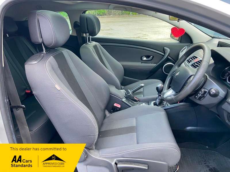 2011 RENAULT MEGANE 2011 RENAULT MEGANE