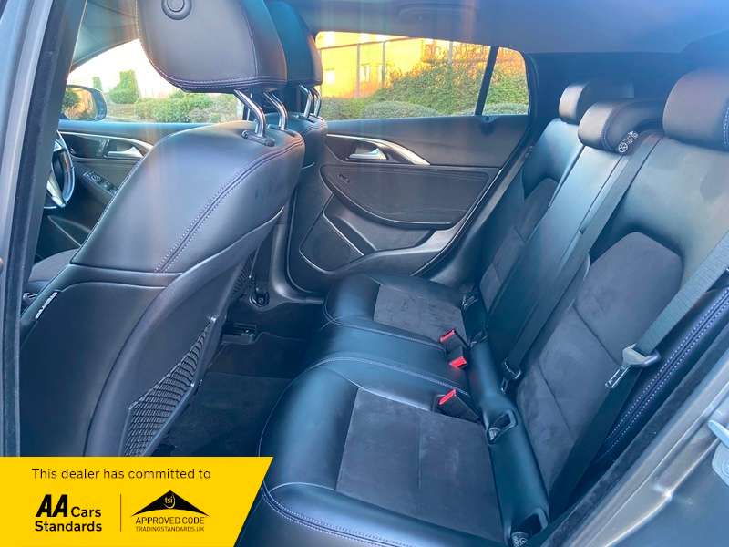 2017 INFINITI Q30 2017 INFINITI Q30