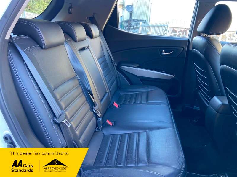 2015 SSANGYONG TIVOLI 2015 SSANGYONG TIVOLI