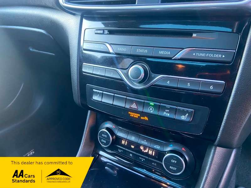 2017 INFINITI Q30 2017 INFINITI Q30