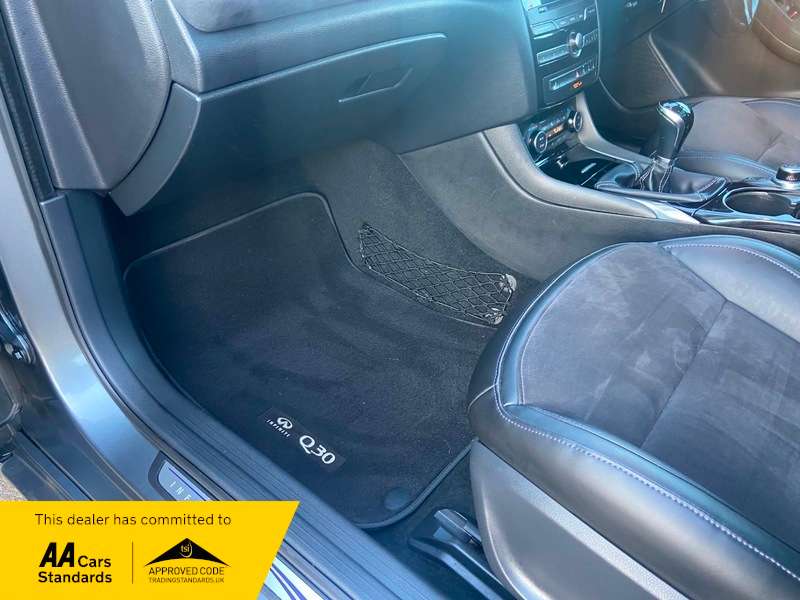 2017 INFINITI Q30 2017 INFINITI Q30