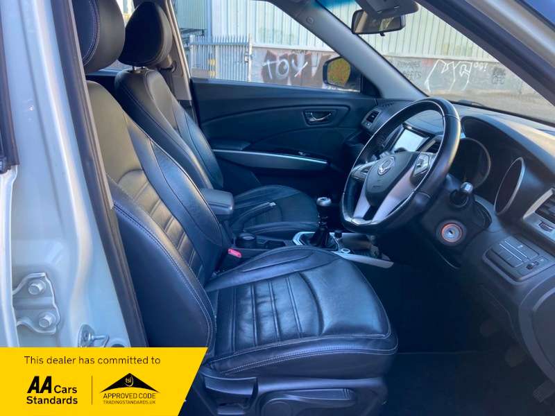 2015 SSANGYONG TIVOLI 2015 SSANGYONG TIVOLI